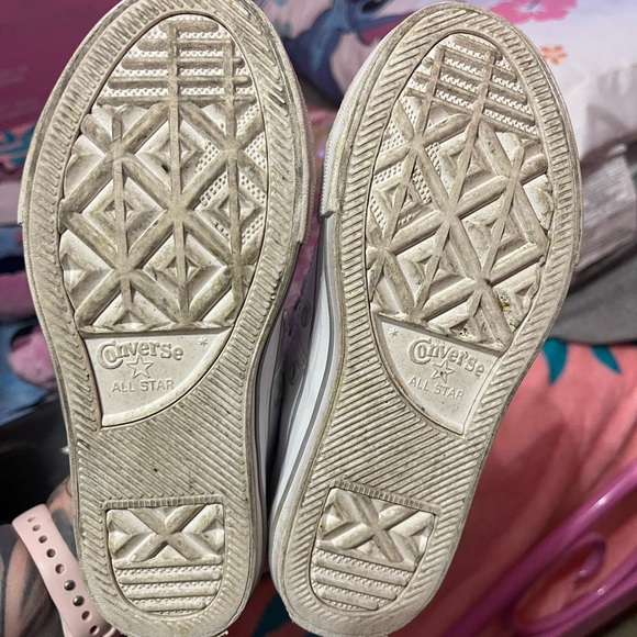 Toddler white leather converse size 11 - Picture 3 of 3